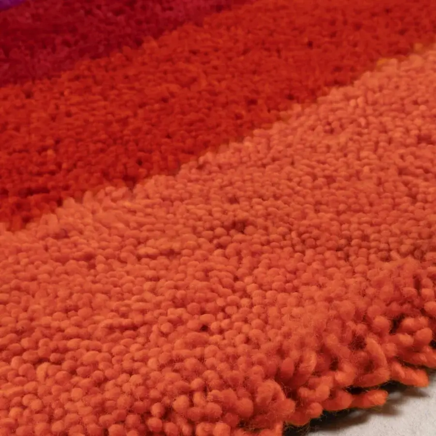 Lavish Amini Romantica-Circle rug hand-tufted in New Zealand wool with orange, red and purple gradient finish