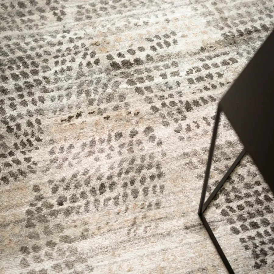 Superior Amini Pangea Venus rug hand-knotted in Tibetan wool and bamboo silk with a captivating mottled design and hand washing