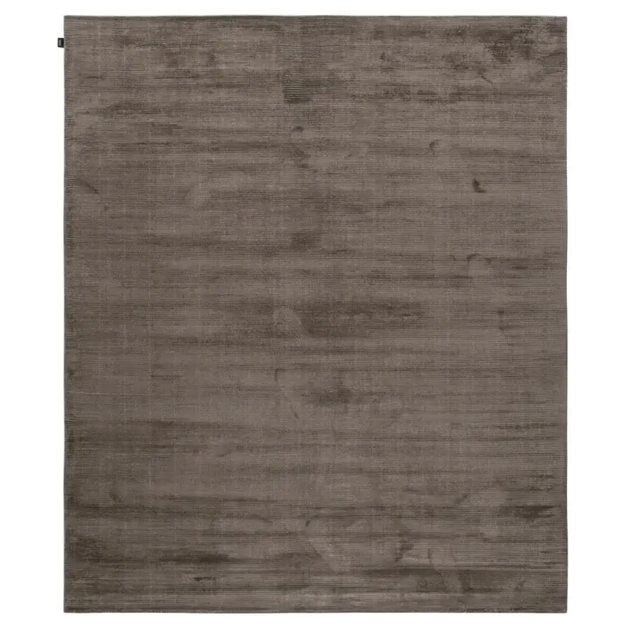 Superior Amini Twilight rug hand-loomed in a blend of Tibetan wool and natural silk with a muted gray gradient and loop cut finish