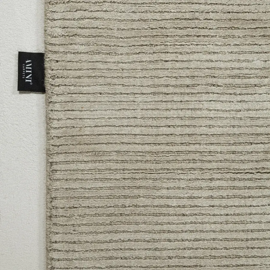 Superior Amini Twilight rug hand-loomed in India with Tibetan wool and natural silk exhibiting a pile loop cut finish