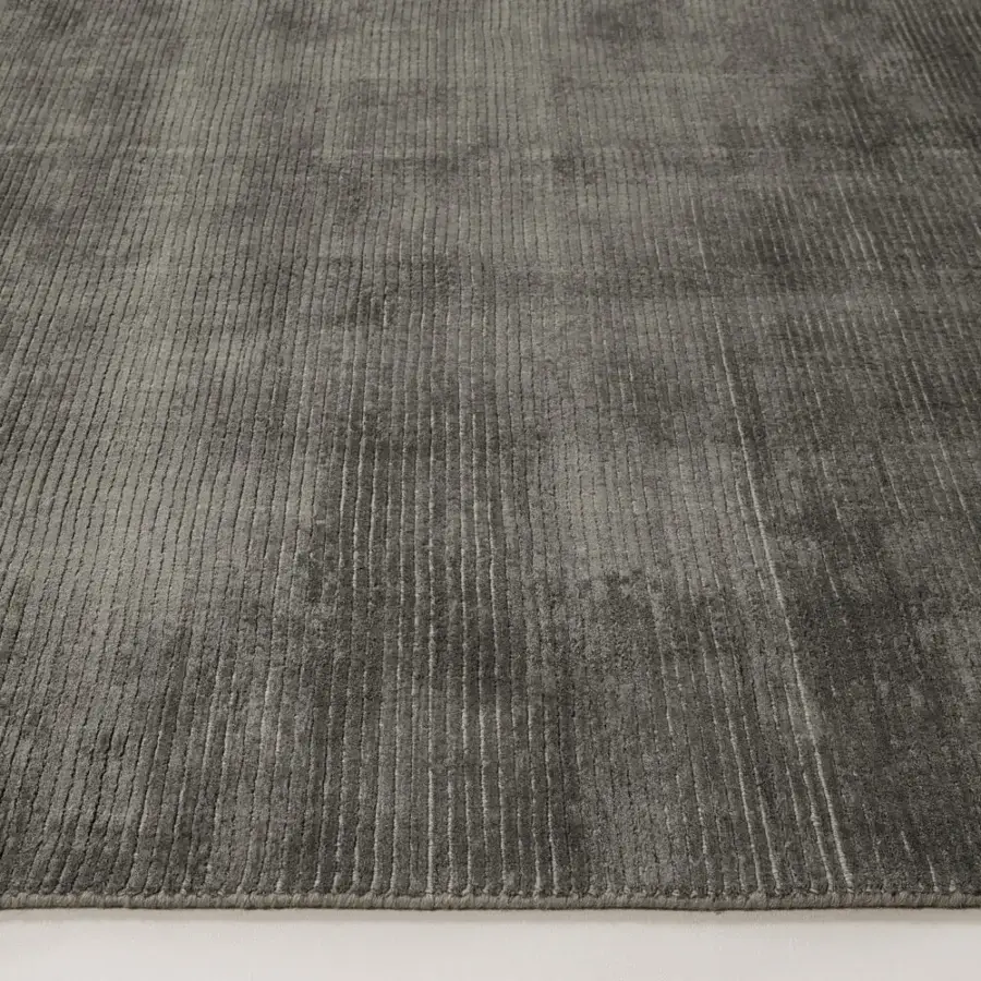 Lavish Amini Twilight rug hand-loomed in Tibetan wool and natural silk with a gradient loop and cut finish