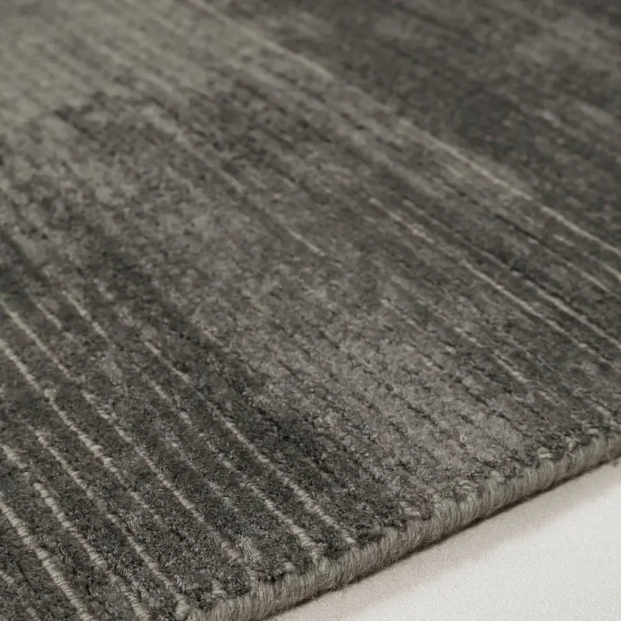 Superior Amini Twilight rug hand-loomed in Tibetan wool and natural silk with a striated grey finish