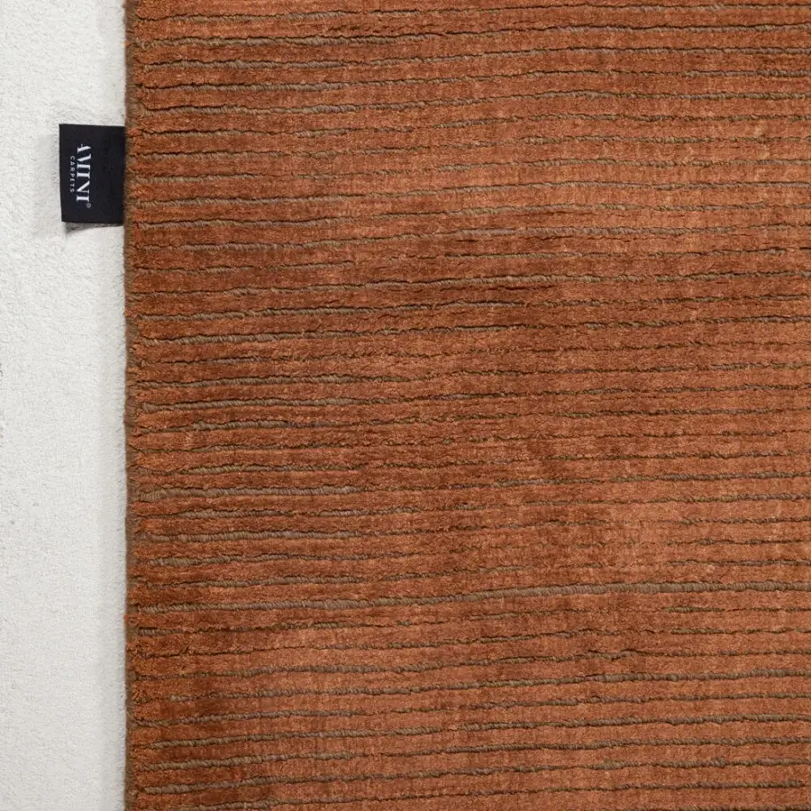 Exceptional Amini Twilight rug hand loomed in Tibetan wool and natural silk with a taupe-silver gradient finish