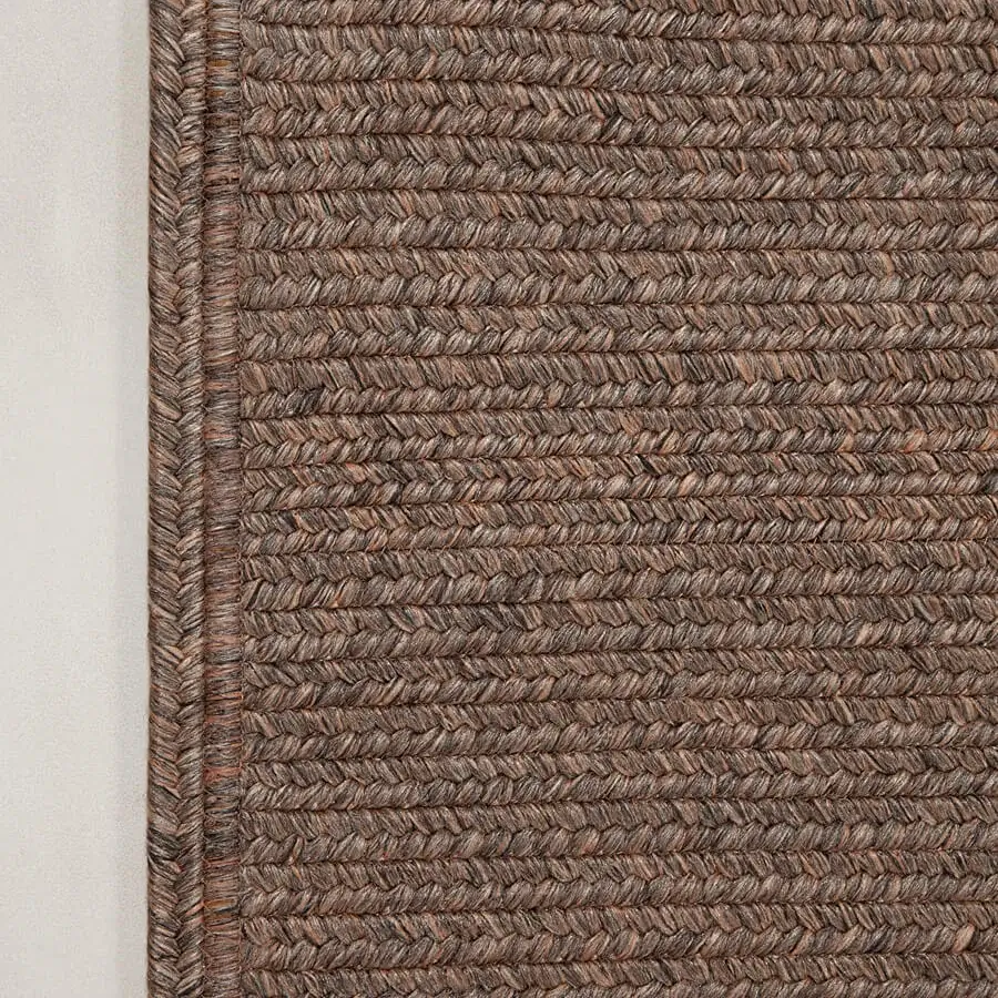 Superior Amini Plain rug hand-braided in India with terra-toned polypropylene, viscose, and polyester blend, finished with hand clipping
