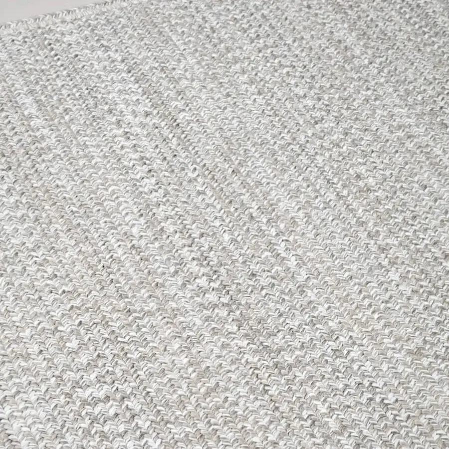 Elegant Amini Plain rug hand-braided in India with terra-toned polypropylene, viscose, and polyester, exhibiting a low pile finish