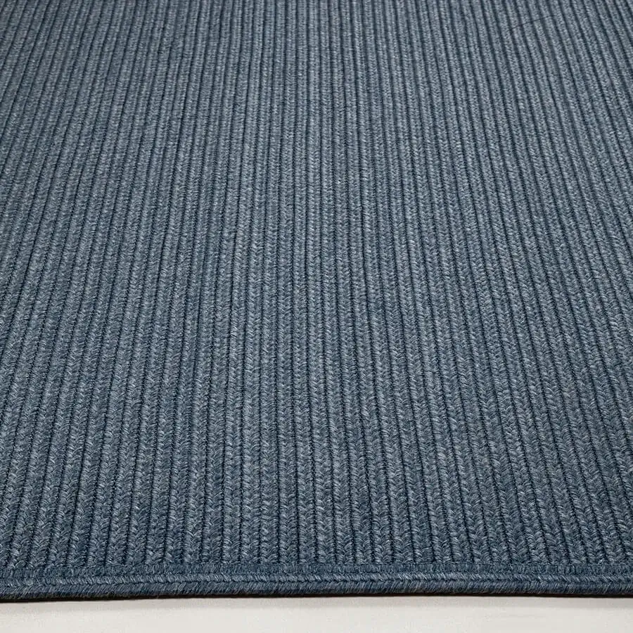 Superior Amini Plain rug hand-braided in India with blue-grey polypropylene, viscose, and polyester fibers