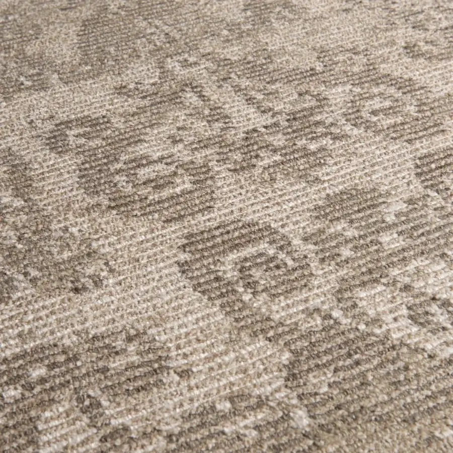 Exquisite Amini Mystique rug hand-knotted in Nepal with natural silk and Tibetan wool loop and cut finish
