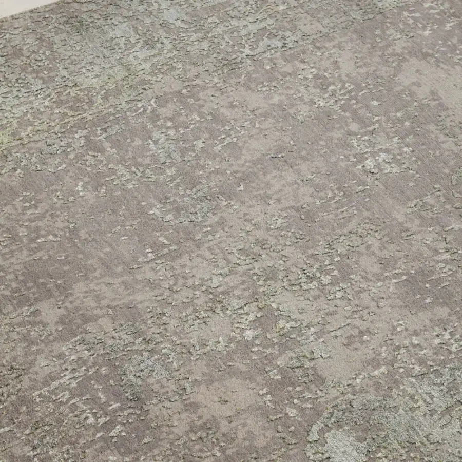 Distinguished Amini Bellagio rug hand-knotted in India with wool and viscose exhibiting a two-level pile and hand-washed finish