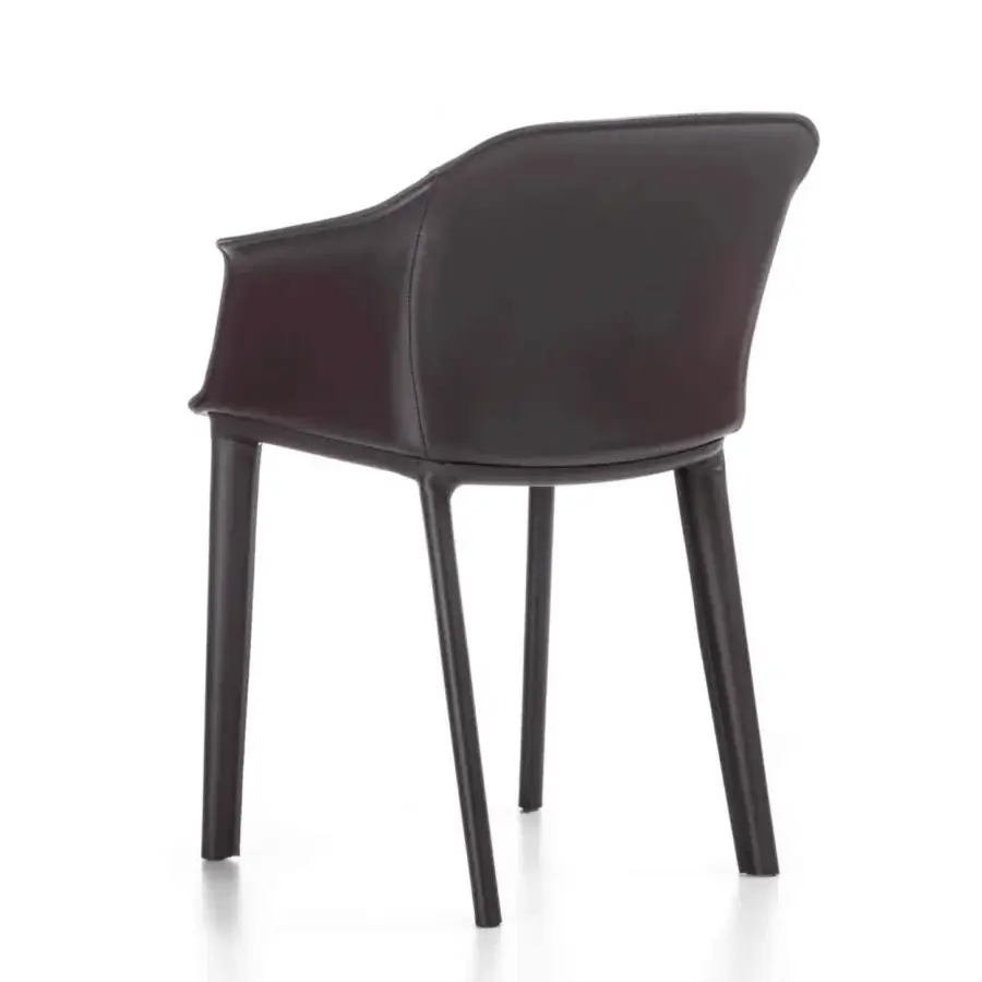 Elegant Enrico Pellizzoni Eva armchair with enveloping silhouette and sleek four-legged structure in burgundy leather upholstery