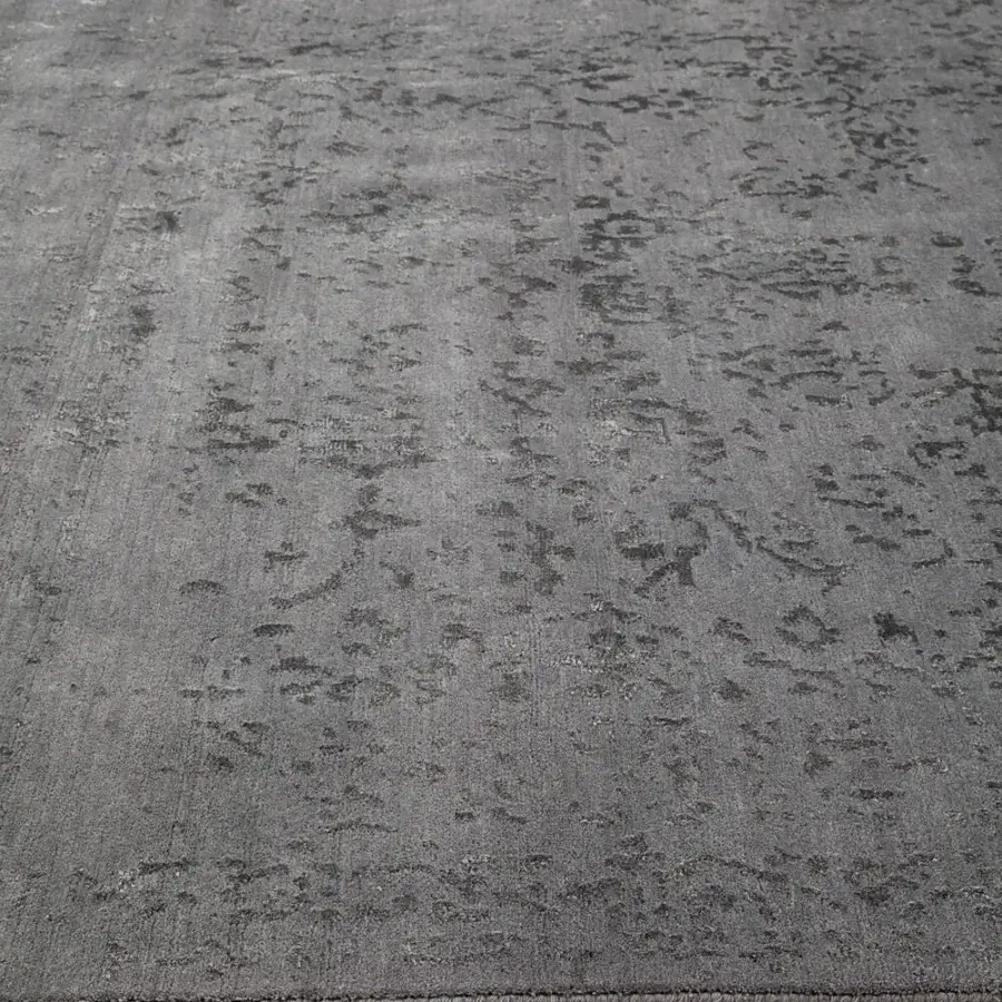 Superior Amini Artemisia rug with abstract pattern hand-knotted in India with wool and viscose, finished with a hand-washed technique