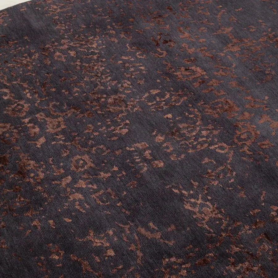 Superior Amini Artemisia rug hand-knotted in India with dark gray wool and bronze-toned viscose exhibiting a carved finish