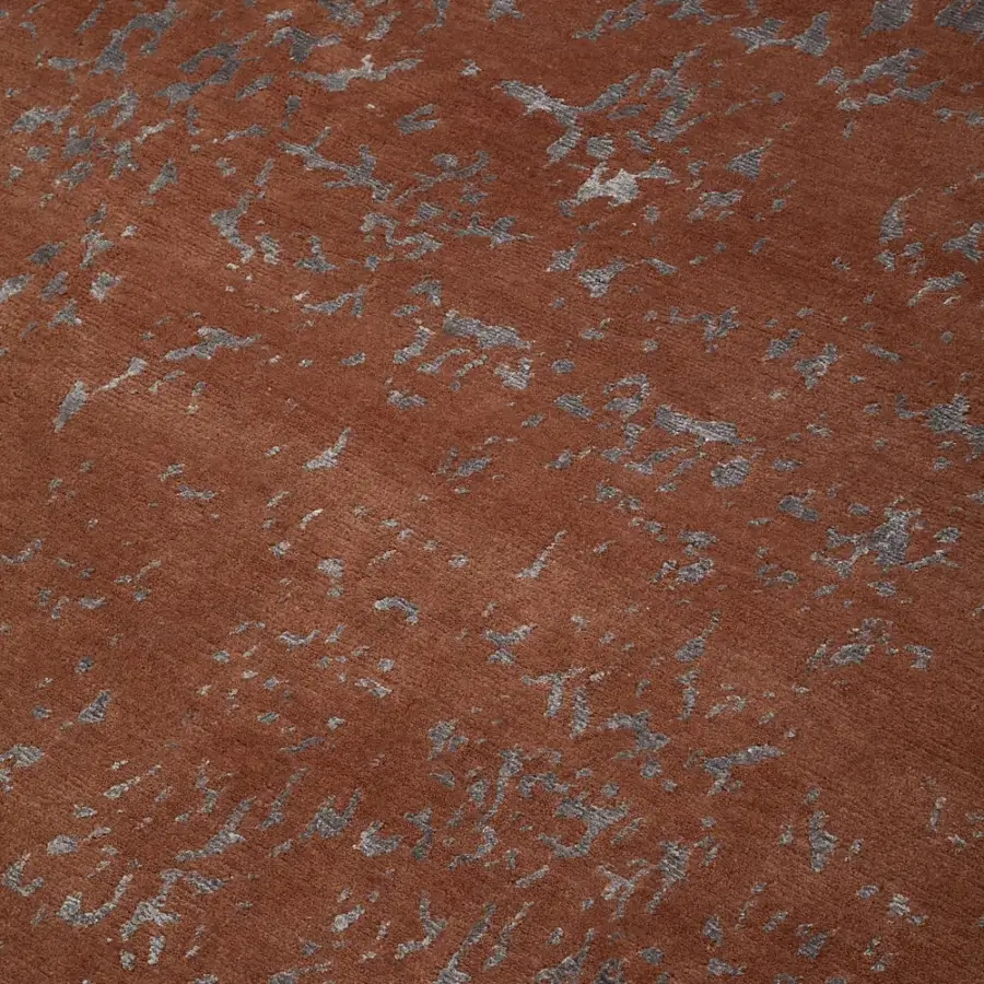 Distinguished Amini Artemisia rug hand-knotted in India with terracotta and silvery-grey wool viscose, exhibiting hand washing and carving