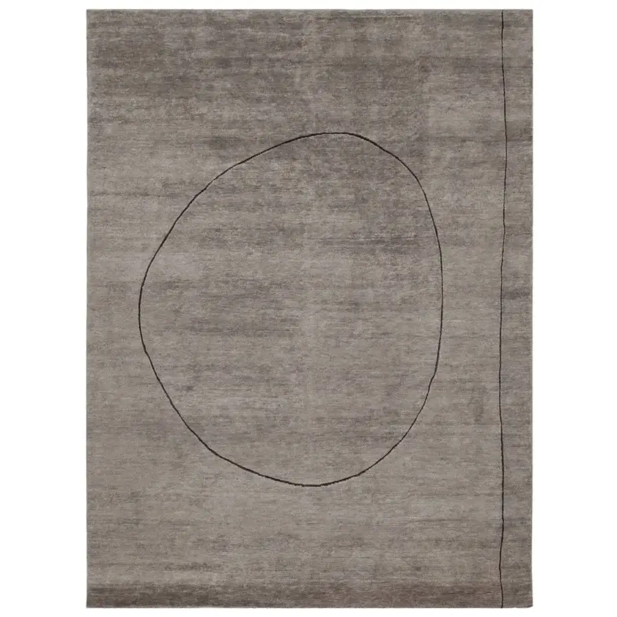 Exceptional Amini Ritagli bamboo silk rug with gradient gray and hand-drawn circular design exhibiting a textured matte finish