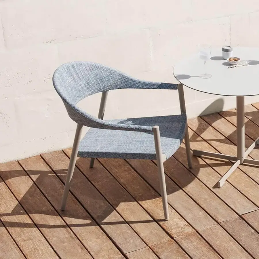 Exceptional Varaschin Clever lounge chair with a gently curved form and durable blue VAR#TEX technical fabric frame