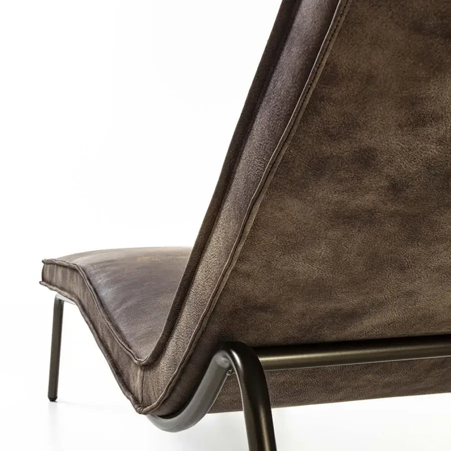 Exceptional Enrico Pellizzoni Daybed Chaise Lounge crafted in dark metal with deeply textured brown leather upholstery