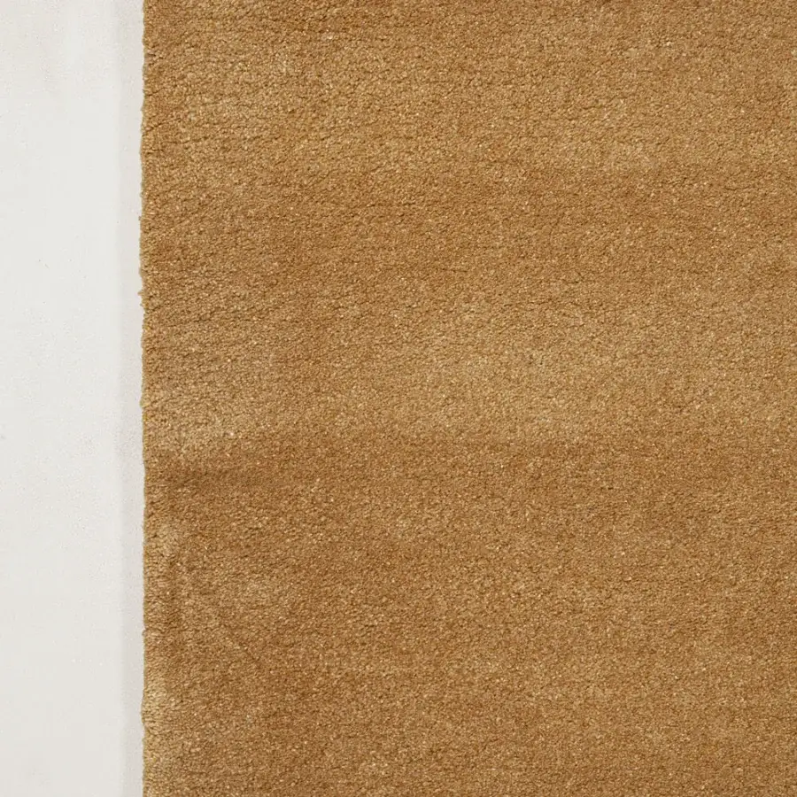 Lavish Amini Teorema Hybrid rug hand-tufted in India with wool and tencel, exhibiting a two-level pile finish