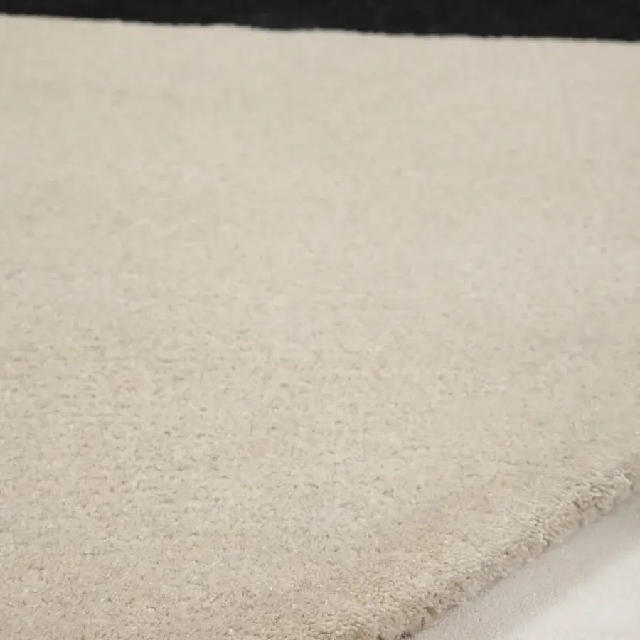 Superior Amini Teorema Hybrid rug hand-tufted in India with wool and tencel, showcasing a refined two-level pile and hand-washed finish