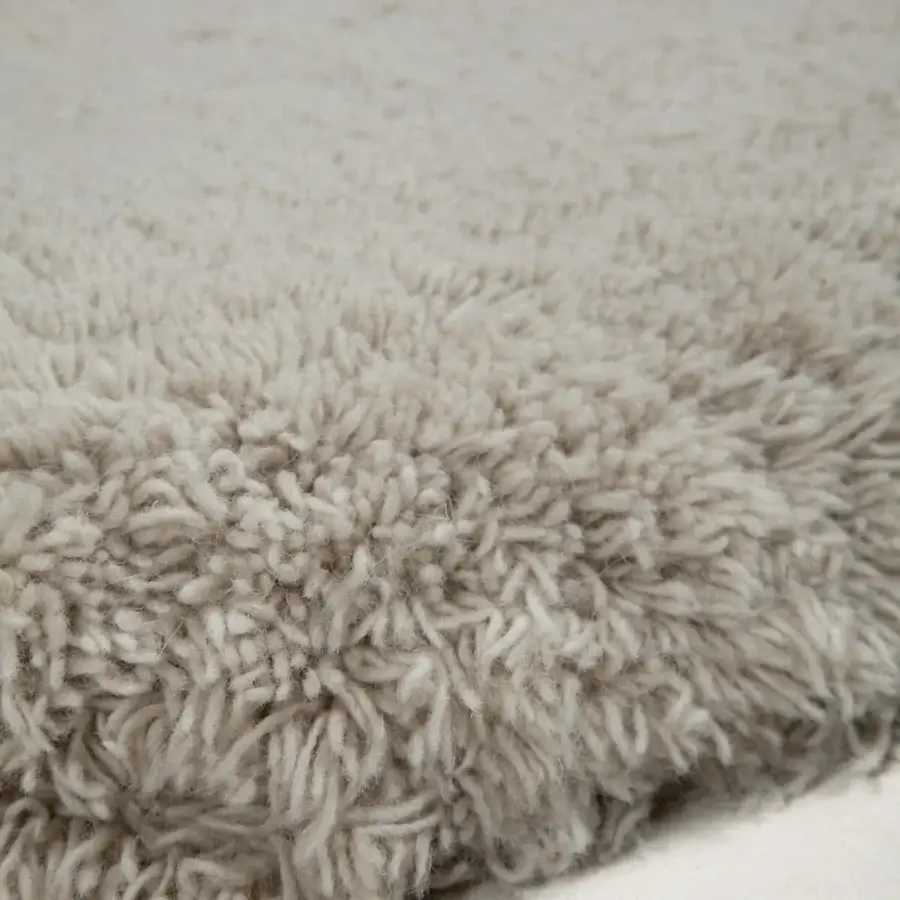 Lavish Amini Ciclopi-Atollo rug hand-knotted in neutral beige pure organic wool with a clipped and carved finish