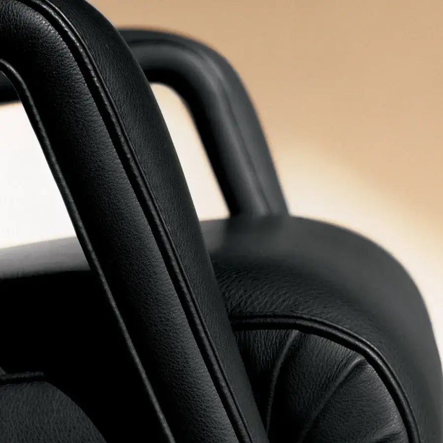 Exceptional Mascheroni Ypsilon BR office armchair built in black genuine leather with a robust wood framework and tilt mechanisms
