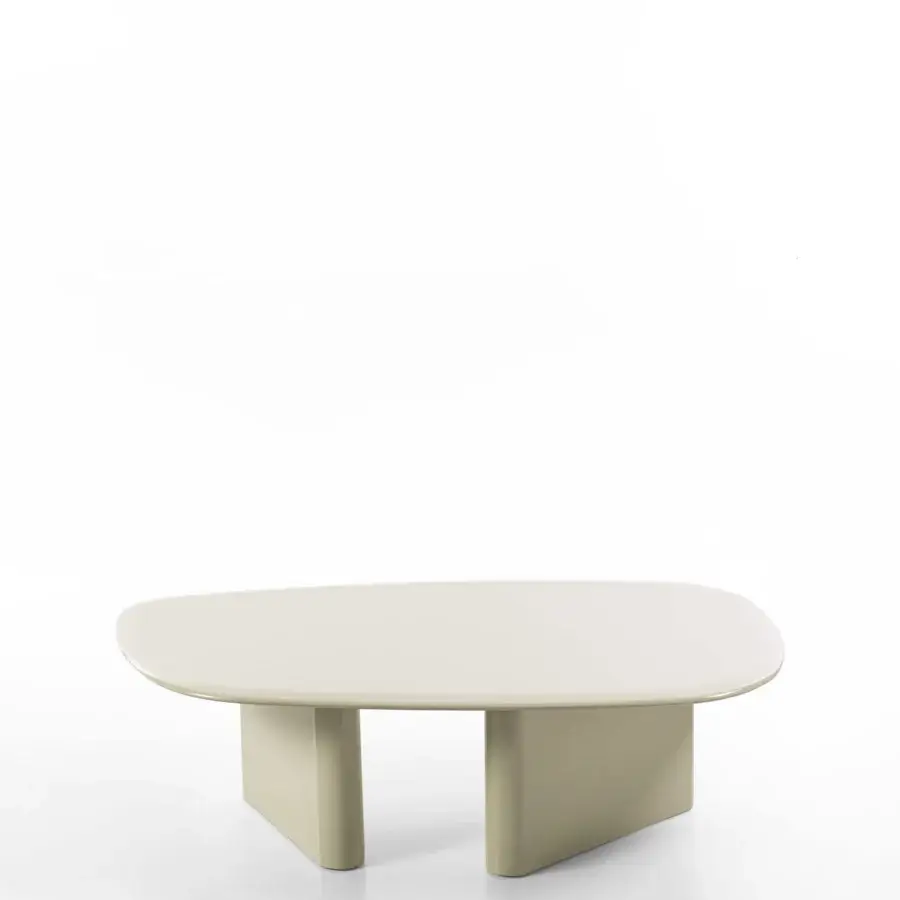 Distinguished Porada Callisto Brillo coffee table with a light beige “Brillo” lacquer and gently curved edges