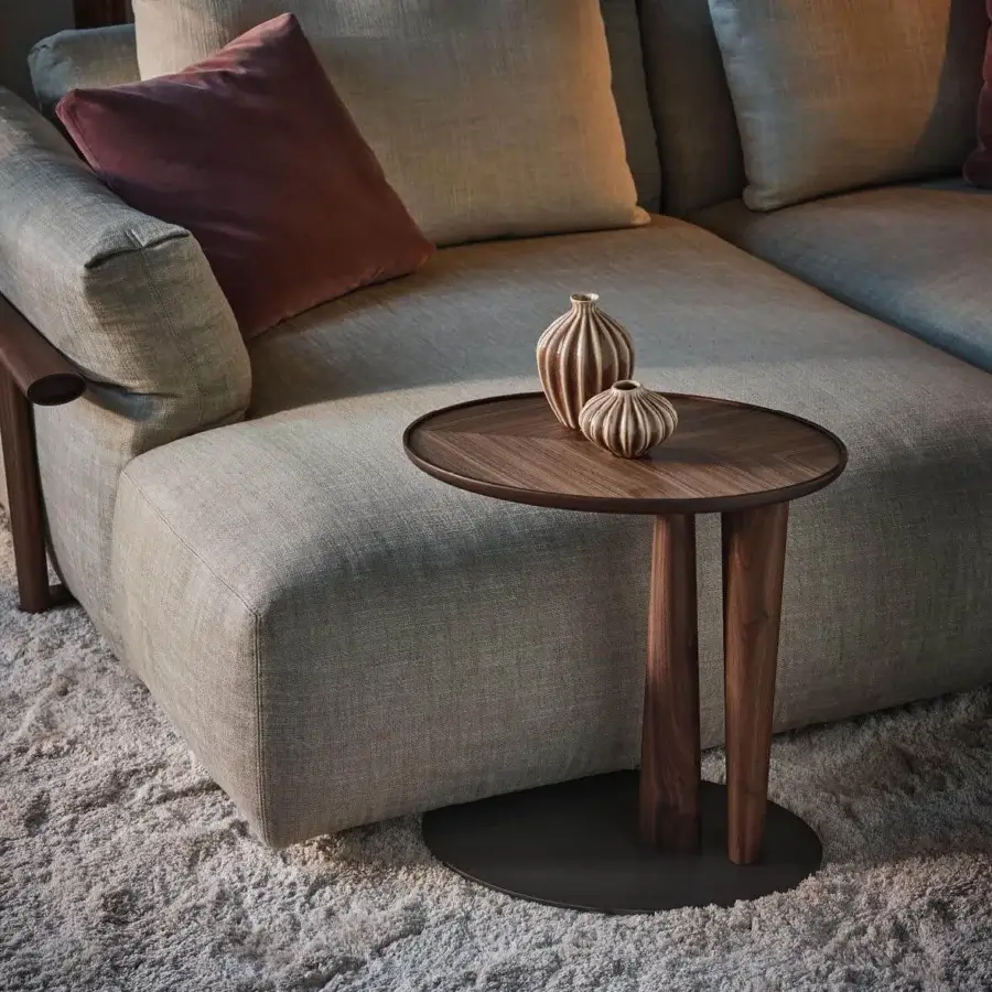 Exceptional Porada Côté side table with chevron inlaid wooden top and dark gray metal base in satin finish