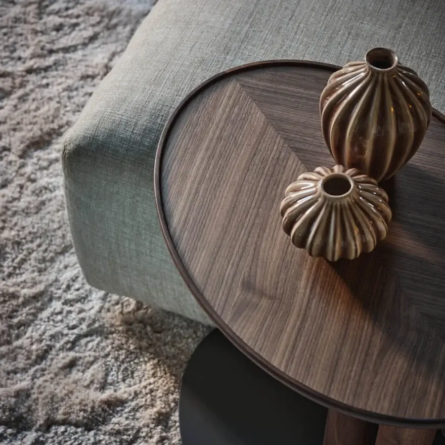Superior Porada Côté side table with chevron inlaid wooden top and satin finish metal base