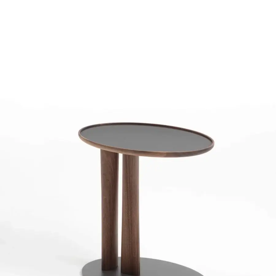 Superior Porada Côté side table with curved form, chevron inlaid tabletop and satin-finish wooden base