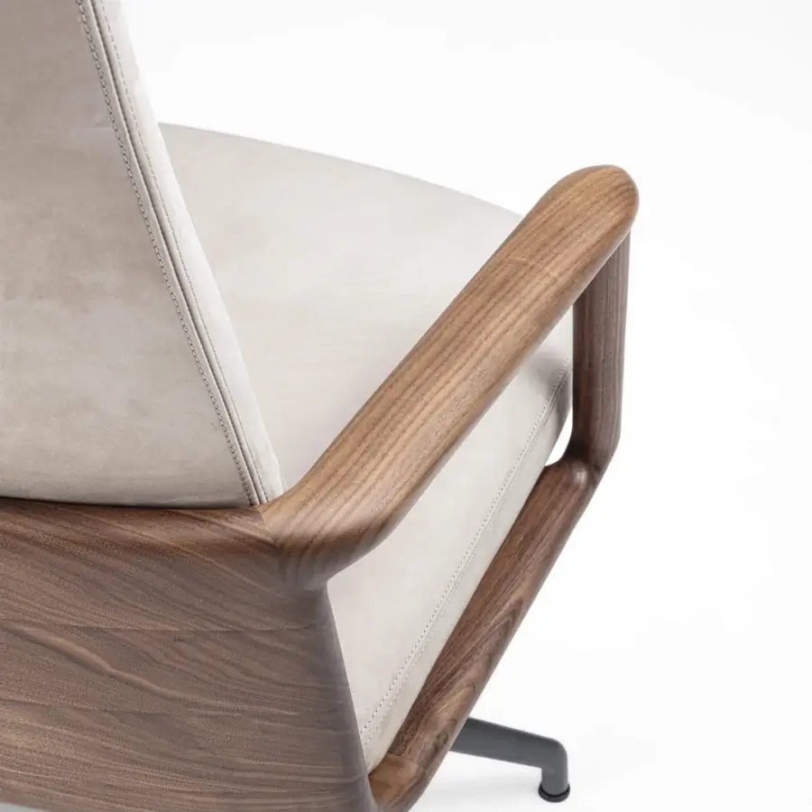 Distinguished Porada Cuna swivel chair with sculpted Canaletta walnut shell and light beige textile upholstery in satin finish