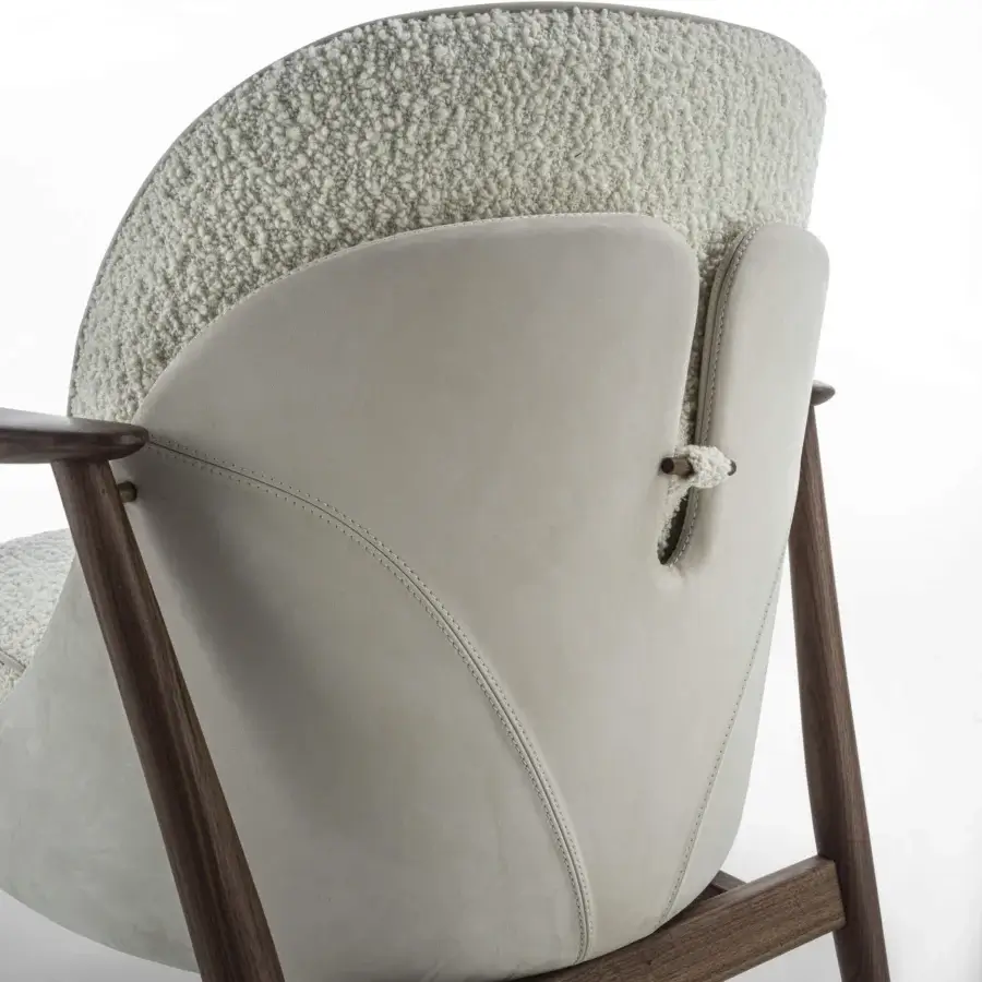 Exceptional Porada Ginkgo XL lounge chair with Canaletta walnut frame and leather upholstery complemented by beige textile cushions