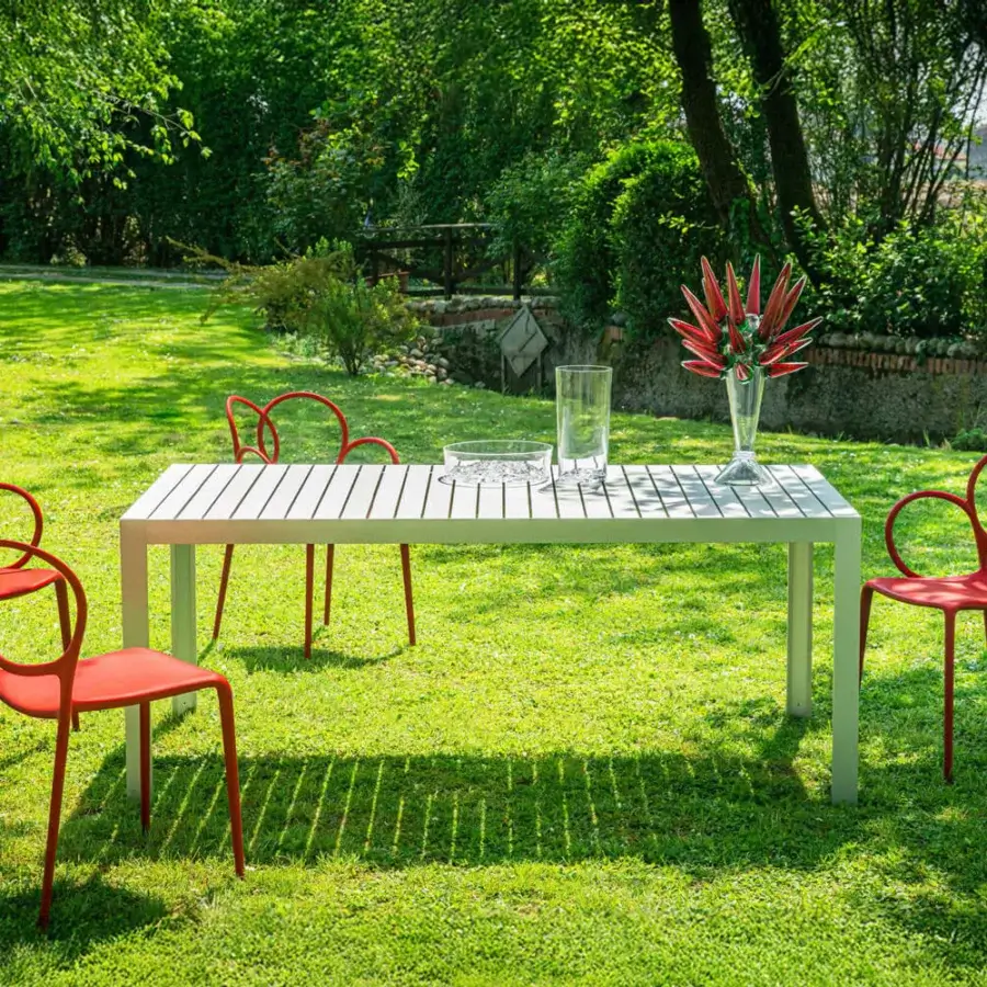 Superior Driade Kalimba table crafted in extruded aluminum with a white polyester powder-coated finish and architectural form
