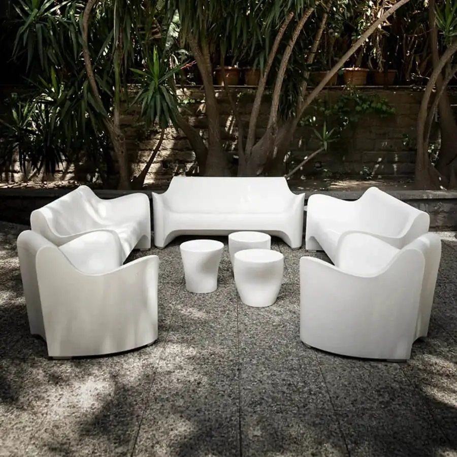 Superior Driade Tokyo-Pop coffee table set sculpted from polyethylene with a bright white matte finish