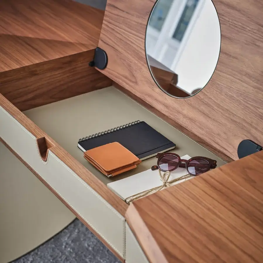 Distinguished Porada Moty vanity desk built with solid canaletta walnut and light beige leather upholstery exhibiting a satin finish