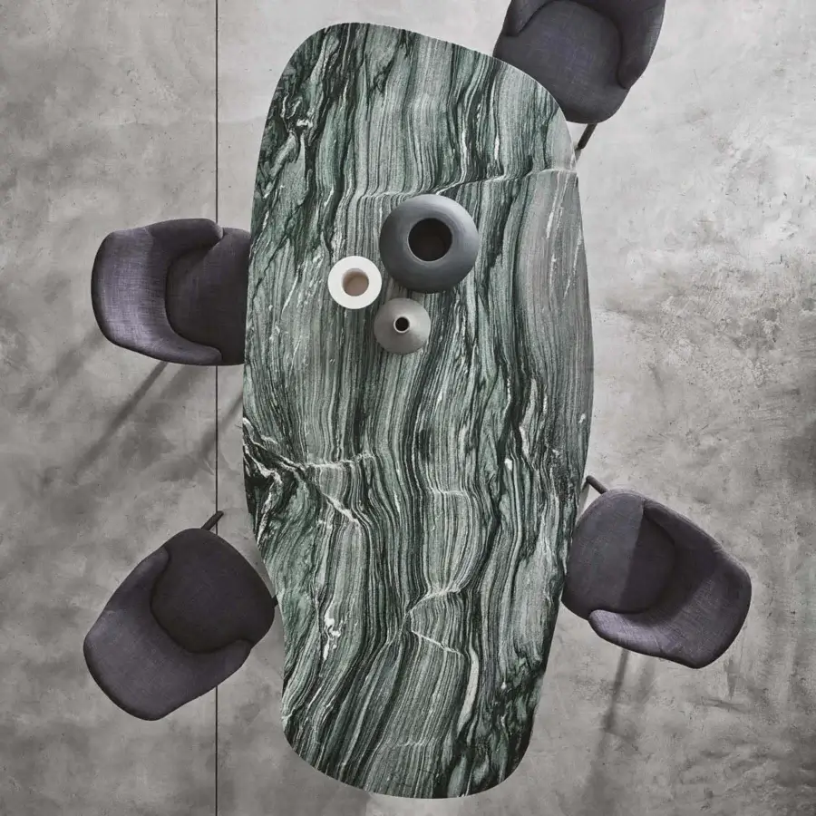 Exceptional Porada Berry table with sculpted dark and light green marble and polished sheen
