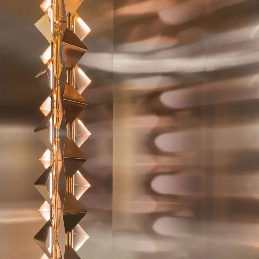 Distinguished Visionnaire Sputnik chandelier with tubular steel and glossy brass-tone cold-deformed rhomboidal diffusers