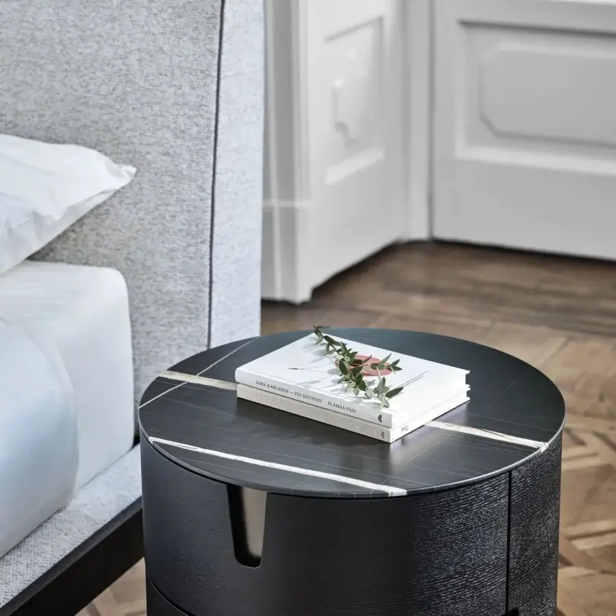 Lavish Porada Tylsa Night nightstand crafted in curved wengé ash wood with satin finish and Bronzoro metal base