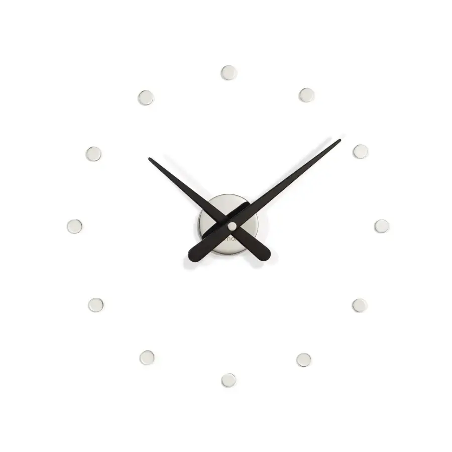 Superior Nomon Rodón Mini L wall clock with a light gray face and lacquered walnut hands