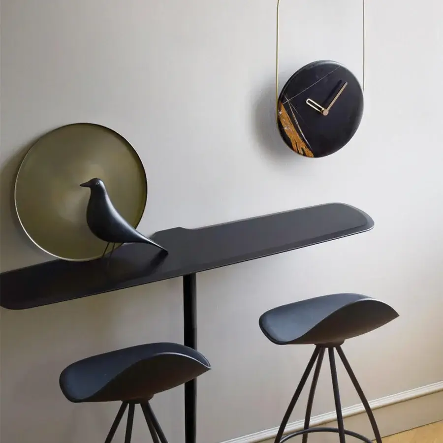 Superior Nomon Eslabón Wall Clock built with polished marble and gold-toned metal in a minimalist design