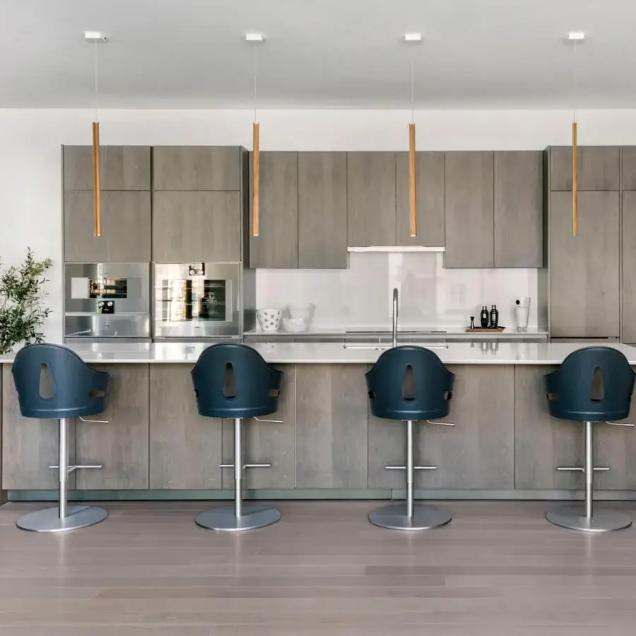 Distinguished Giorgetti Dora stool crafted in deep teal saddle leather with a satin stainless steel swivel base