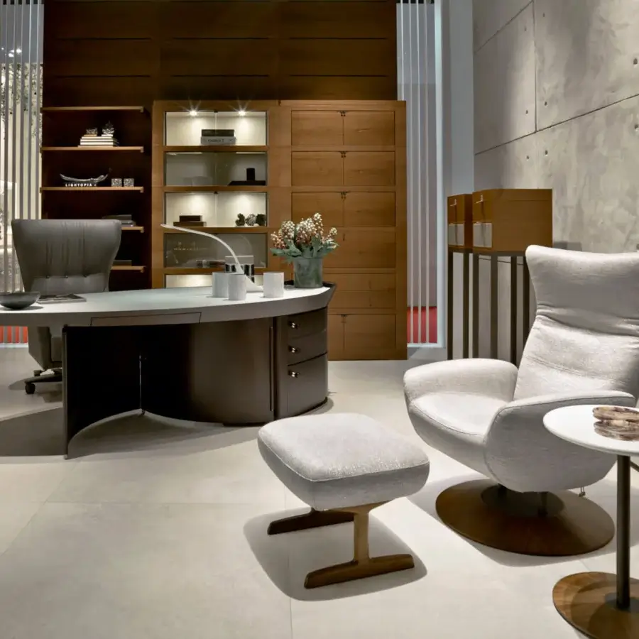 Superior Giorgetti Magica side table with Canaletto walnut base, bronze-painted metal and luxurious leather top