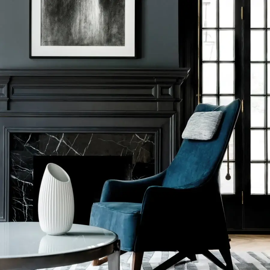 Exceptional Giorgetti Ago coffee table with a sleek glass top and Canaletto walnut base in glossy and satin finish