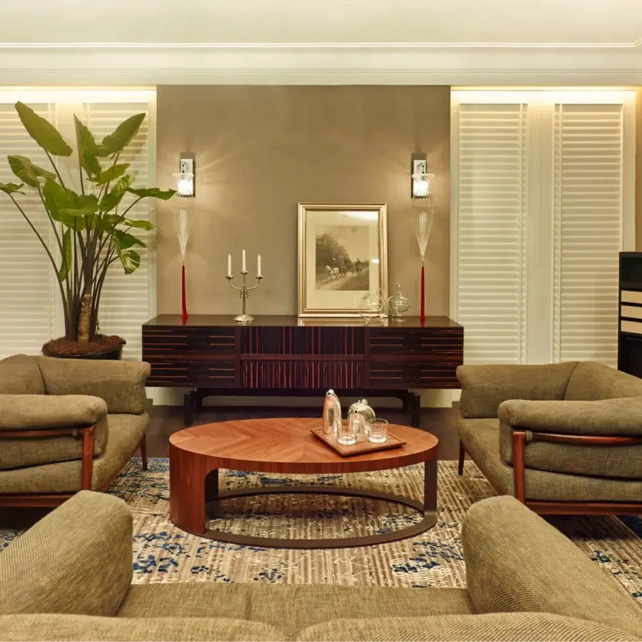 Distinguished Giorgetti Ling coffee table with gracefully sculpted Canaletto walnut veneer and satin sheen finish in warm brown tones