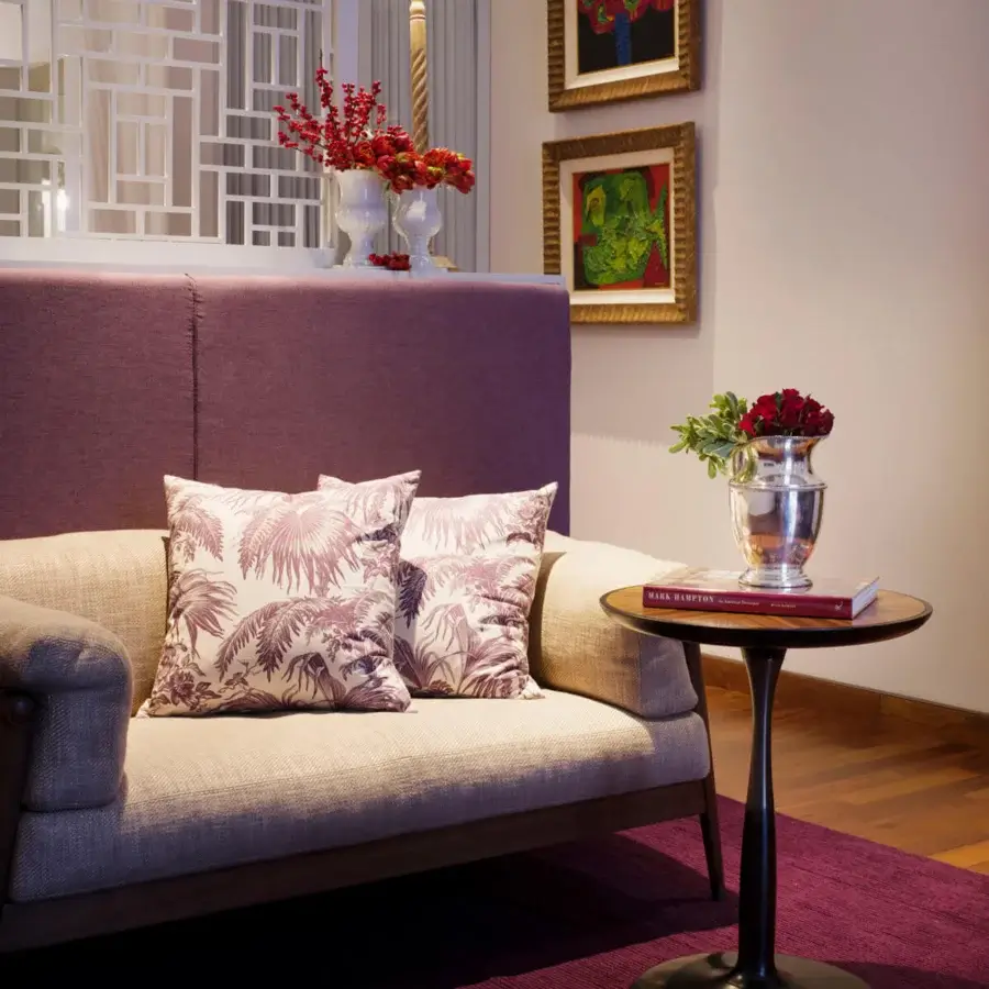 Superior Giorgetti Oti side table with polished maple wood and satin-finished nickel-plated aluminum column insert in a dark tone