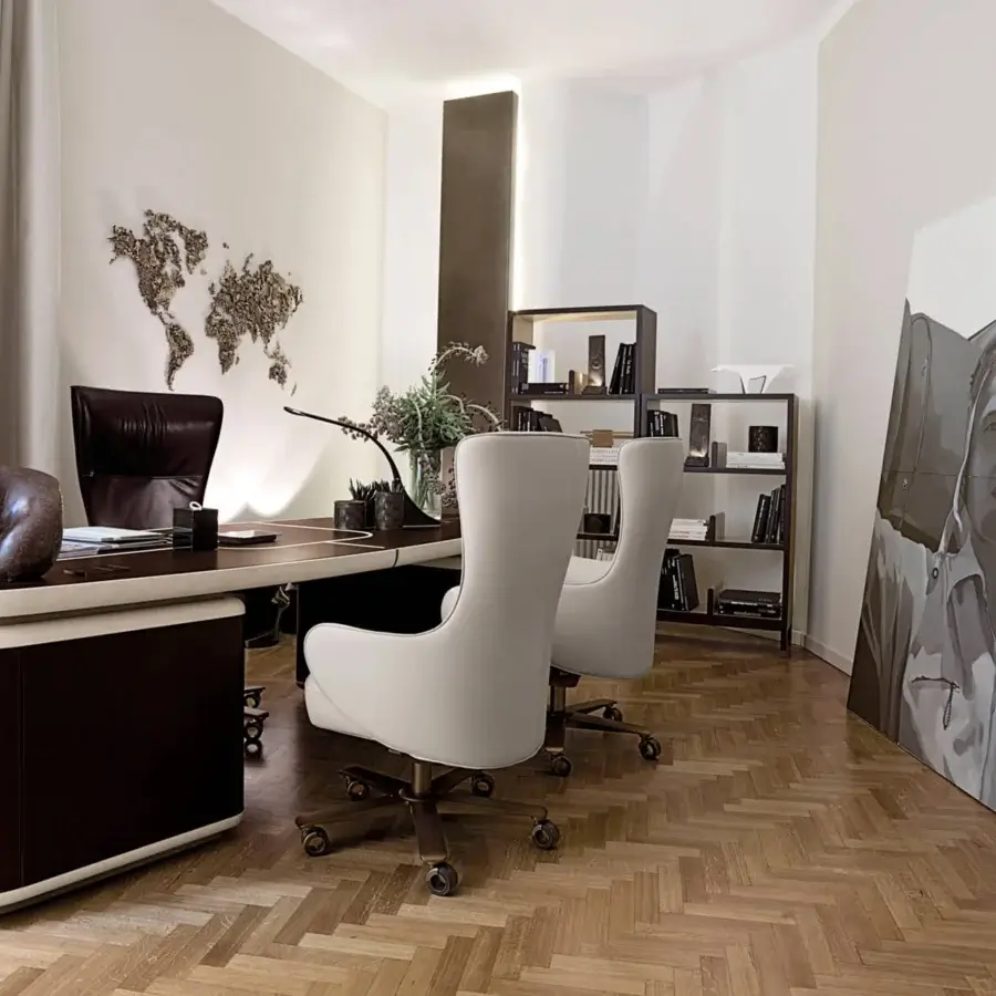 Exceptional Giorgetti Genius armchair with curved silhouette crafted in off-white textile and natural-effect bronze revolving base