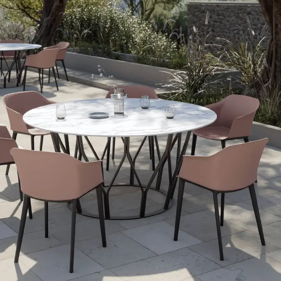 Superior MY YOUR Mimí round table with polished stoneware and recyclable aluminum in a dark matte finish