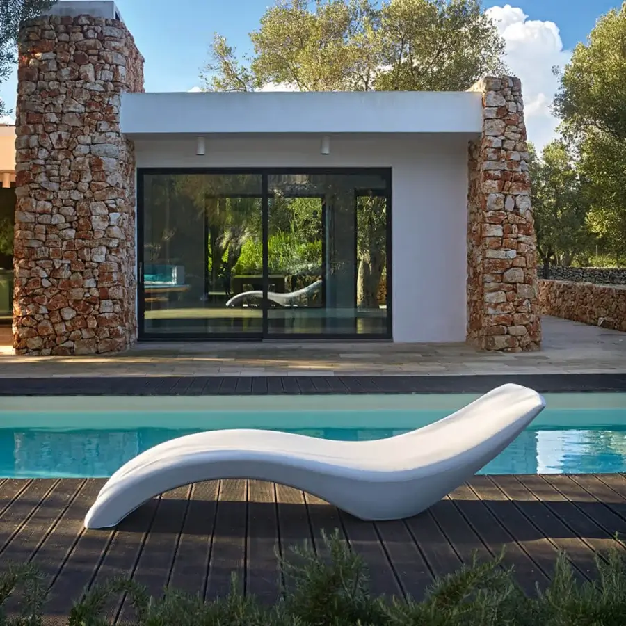 Superior MY YOUR Cloe lounger with uniquely sculpted form crafted in white Poleasy® material with glossy finish