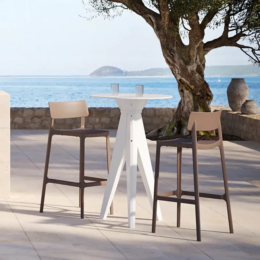 Distinguished MY YOUR Oxford Bistrot table crafted with a white Poleasy top and sleek legs with a smooth matte finish
