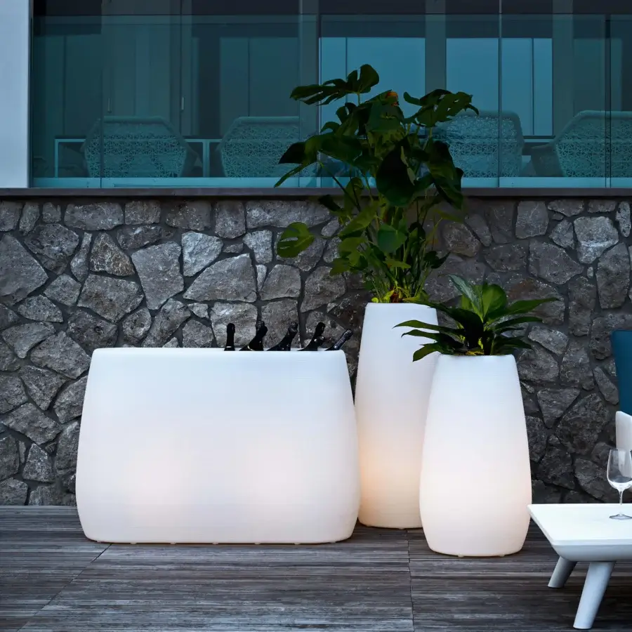 Superior MY YOUR Pandora planter crafted in white Poleasy® with luminous finish and subtle linear relief