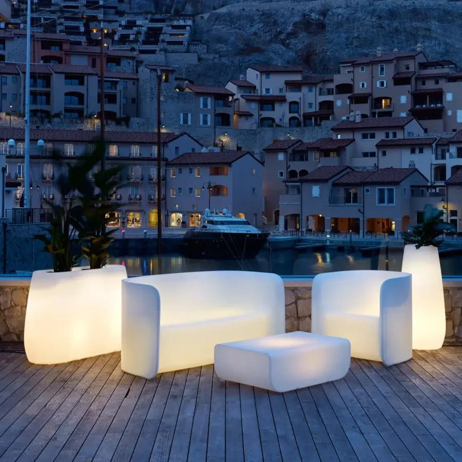 Elegant MY YOUR Pandora planter crafted in white Poleasy® with luminous finish and subtle linear relief