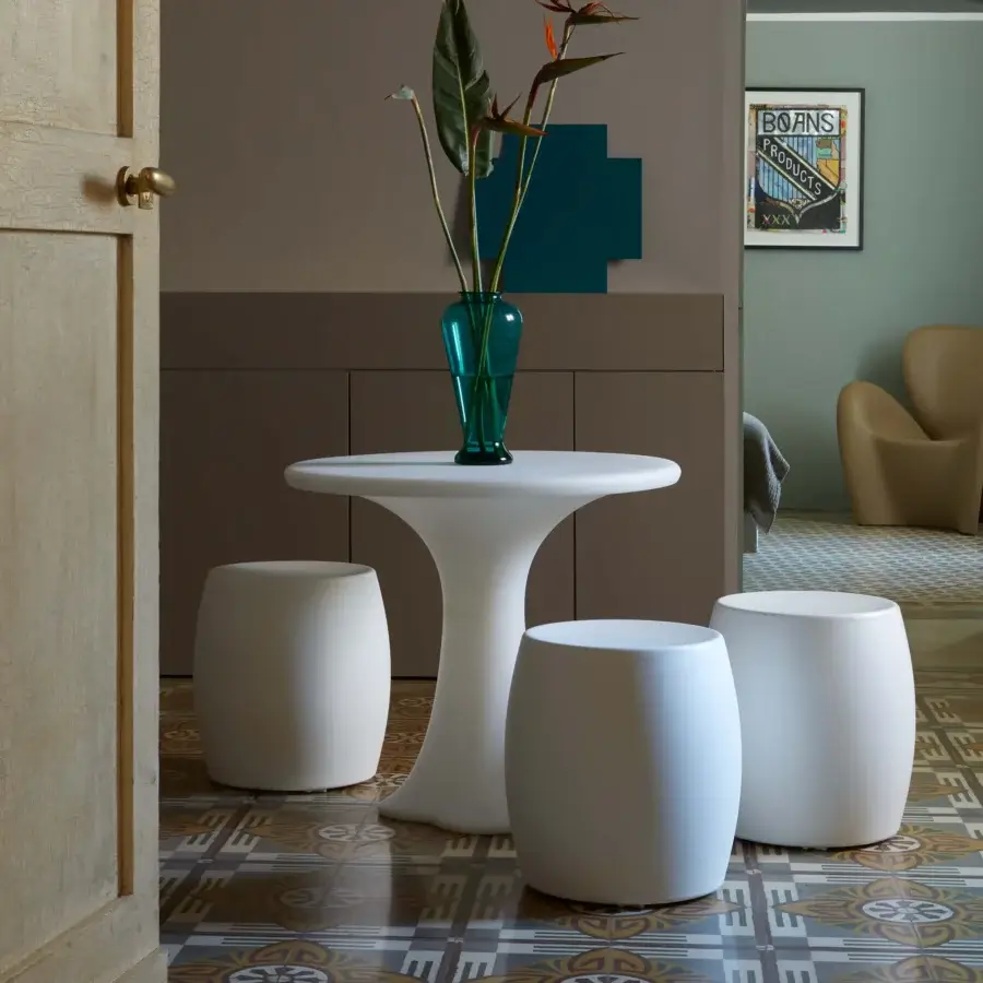 Superior MY YOUR Teddy table crafted in white synthetic material with a seamless, flared pedestal base and matte finish