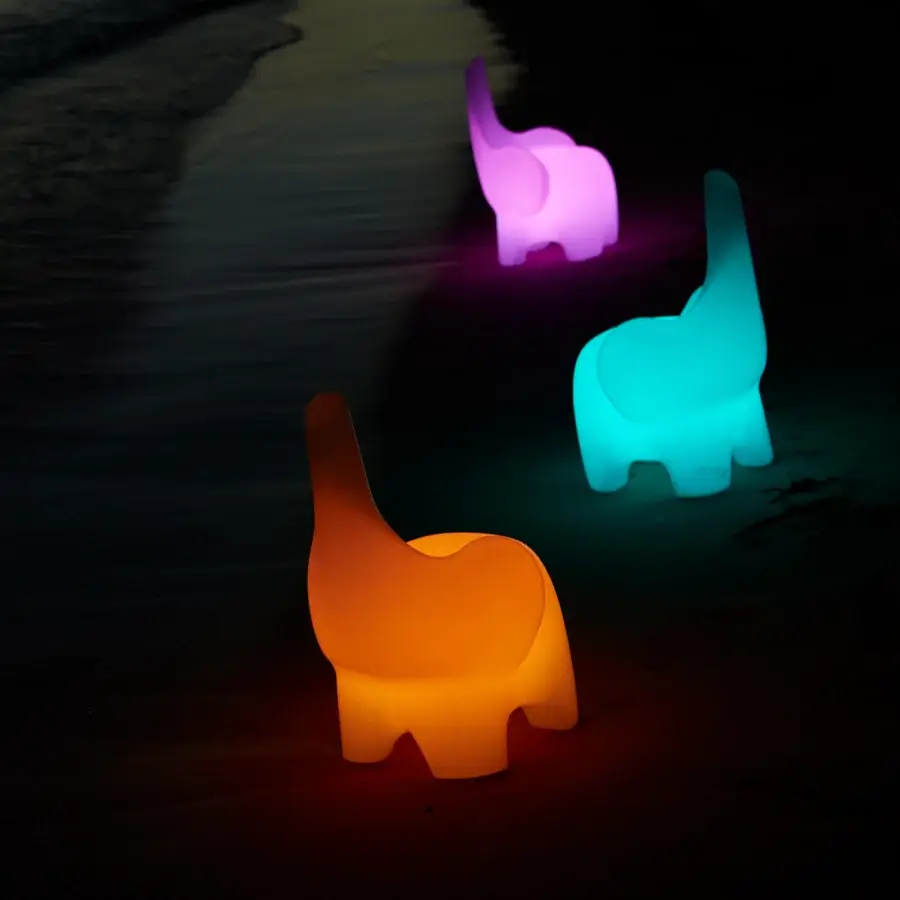 Superior MY YOUR Tino chair shaped like an elephant with magenta Poleasy® plastic and a smooth glossy finish